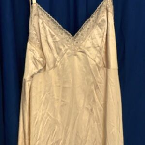 Vassarette size 40 full slip